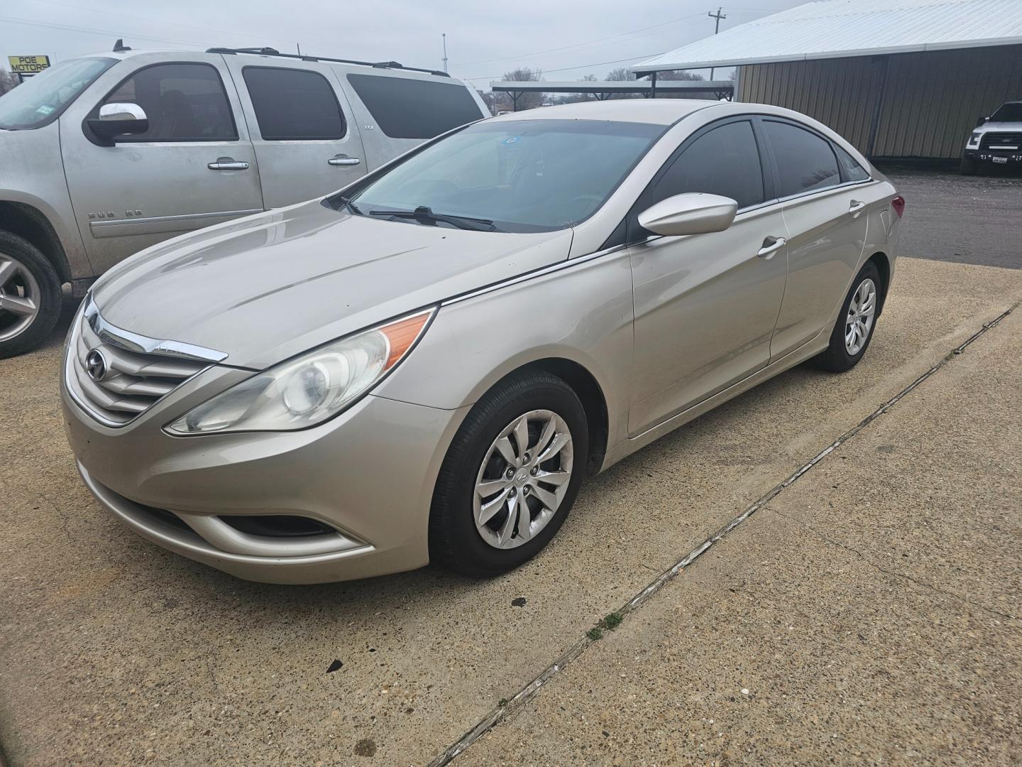 2011 GOLD Hyundai Sonata GLS Auto (5NPEB4AC6BH) with an 2.4L L4 DOHC 16V engine, 5-Speed Automatic transmission, located at 533 S Seven Points BLVD, Seven Points, TX, 75143, (430) 255-4030, 32.313999, -96.209351 - Photo#0